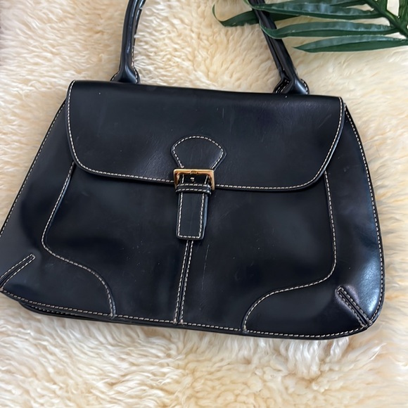 Black Shoulder Bag/ 100% Leather/ Great style & Shaped/ Gold Hardware - Picture 2 of 7